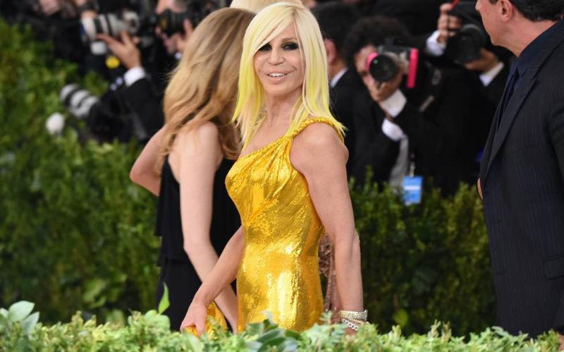 Donatella Versace's Hollywood Show Draws Pre-Oscars A-List - WSJ