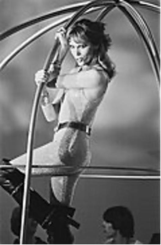 Amanda Lear pose sur la pochette de l’album 'For Your Pleasure' en noir et blanc